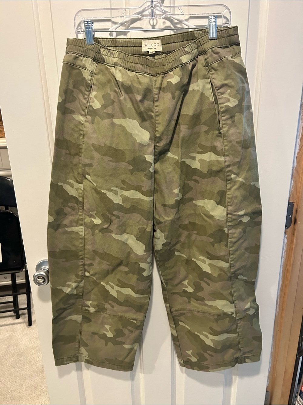 Anthropologie Pilcro Izzie Relaxed Printed Pull-On Barrel Pants medium